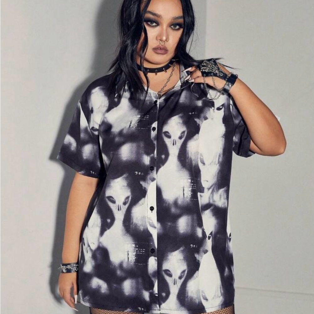 Alien Graphic Tee